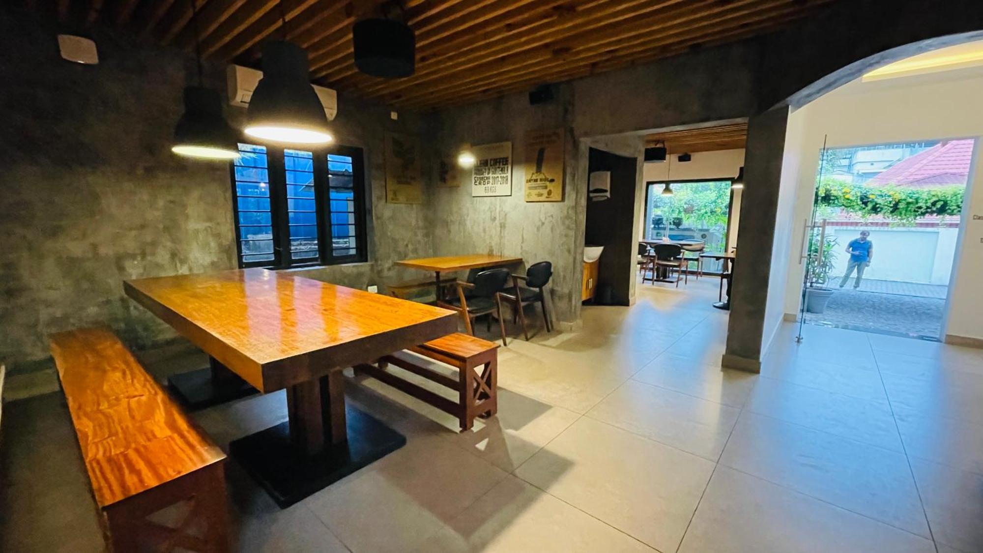 Solo Inn Kochi Buitenkant foto