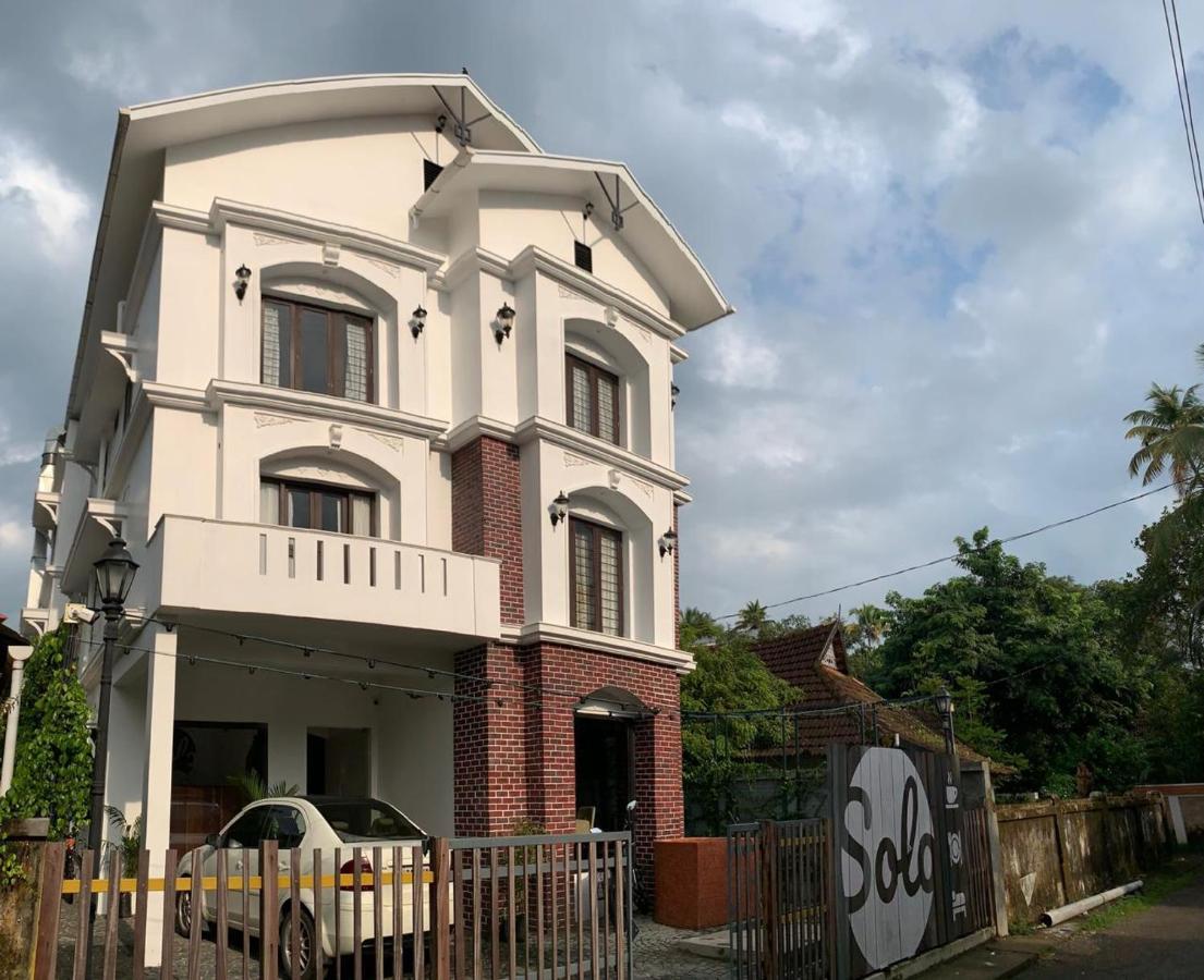 Solo Inn Kochi Buitenkant foto
